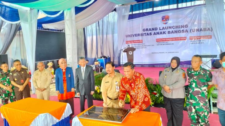 Penandatanganan Prasasti Peresmian Gedung Kampus Universitas Anak Bangsa (UNABA)